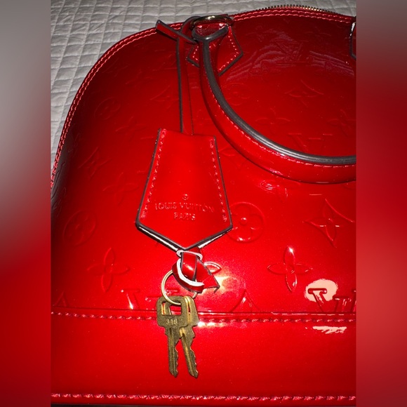 Beautiful red patent classic bag with beautiful brass hardware and details. - Picture 8 of 8